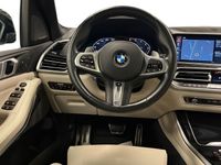 begagnad BMW X5 M50d M50D Kolfiber | Aktiv styrning | Luft | Panorama | 2019 Vit