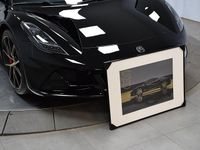 Ny Lotus Emira 407 HK (299 kW) 2025 Svart (cosmos black) Sportkupé