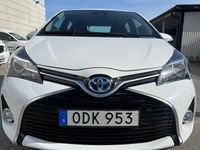 begagnad Toyota Yaris Hybrid e-CVT Navi BackKamera 2016, Halvkombi