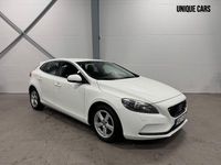 Begagnad Volvo V40 Momentum 150 HK (110 kW) 2013 Vit Halvkombi