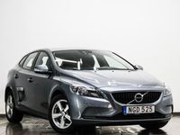 begagnad Volvo V40 T2 Kinetic P-Värm P-Sensor Bluetooth Lågmil Euro 6