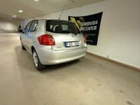 Begagnad Toyota Auris 124 HK (91 kW) 2007 Silver Halvkombi