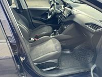 begagnad Peugeot 208 5-dörrar 1.2 VTi Auto Lågmil 1 ägare Euro 6 2018, Halvkombi