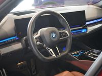 Begagnad BMW 550e M Sport 313 HK (230 kW) 2023 Röd Sedan