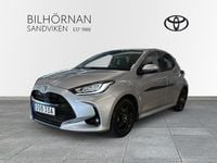 Begagnad Toyota Yaris Hybrid Active 92 HK (67 kW) 2021 Silver Halvkombi