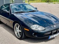 Begagnad Jaguar XK R 364 HK (267 kW) 2000 Svart Sportkupé