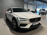 Begagnad Volvo V60 CC Momentum 190 HK (139 kW) 2019 Vit Kombi
