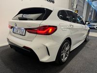 begagnad BMW 118 i AUT M Sport Cockpit Shadowline PDC LED Ny-servad