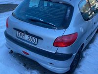 Begagnad Peugeot 206 109 HK (80 kW) 2003 Halvkombi
