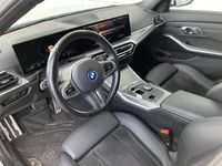begagnad BMW 330e xDrive Touring M Sport Drag HiFi