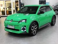 Begagnad Renault 5 E-Tech 110 kW (150 HK) 2025 Grön Halvkombi