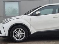 Begagnad Toyota C-HR Active 122 HK (89 kW) 2022 Vit SUV