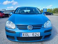 Begagnad VW Golf IV Trendline 102 HK (75 kW) 2006 Ljusblå Halvkombi