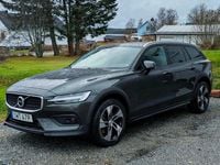 Begagnad Volvo V60 CC 197 HK (144 kW) 2022 Pine gray, grå/grön metallic Kombi