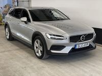 Begagnad Volvo V60 CC 197 HK (144 kW) 2021 Silver Kombi