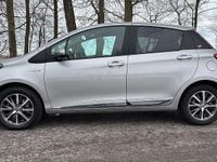 Begagnad Toyota Yaris Hybrid 101 HK (74 kW) 2019 Silver Halvkombi