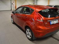 Begagnad Ford Fiesta Titanium 90 HK (66 kW) 2009 Röd Halvkombi