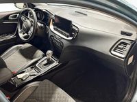 Begagnad Kia Ceed Advance 105 HK (77 kW) 2023 Grå Halvkombi