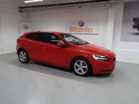 Begagnad Volvo V40 Momentum 122 HK (89 kW) 2016 Röd Halvkombi