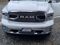 begagnad Dodge Ram Hemi 5.7 Laramie luftfjädring.