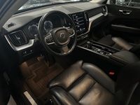 begagnad Volvo XC60 B4 AWD Momentum | Helskinn | 360°| VOC |