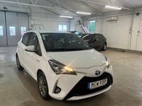 begagnad Toyota Yaris Hybrid e-CVT Euro 6 2019, Halvkombi