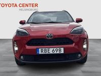 Begagnad Toyota Yaris Hybrid Active 117 HK (86 kW) 2024 Röd