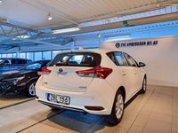 begagnad Toyota Auris Hybrid e-CVT (136) Motor&Kupevärmare Lågmil