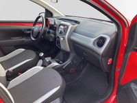 Begagnad Toyota Aygo X-play 69 HK (50 kW) 2017 Röd Halvkombi