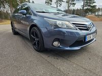 begagnad Toyota Avensis Kombi 2.0 D-4D 124hk Dragkrok back kamera