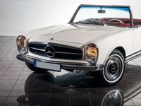 Begagnad Mercedes 230 170 HK (125 kW) 1966 Vit Cab