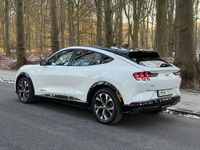 Begagnad Ford Mustang Mach-E 258 kW (351 HK) 2021 Star white platinum metallic SUV