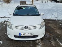 begagnad Toyota Auris 1.6 REPOBJEKT LÄGRE KOMPRESSION TVÅANS CYLINDER 2010, Halvkombi