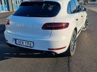 begagnad Porsche Macan Turbo Performance Sport Chrono Drag