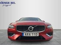 Begagnad Volvo V60 Core 253 HK (186 kW) 2022 Röd Kombi