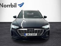 Begagnad Audi Q8 e-tron S-Line 300 kW (408 HK) 2024 Blå SUV