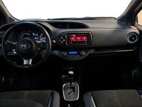 begagnad Toyota Yaris Hybrid e-CVT GR-SPORT Carplay B-Kam Keyless 2019 Vit