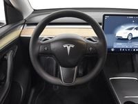 Begagnad Tesla Model Y Standard Range 250 kW (340 HK) 2022 Vit SUV