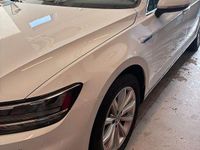 Begagnad VW Passat GTE 218 HK (160 kW) 2021 Vit Kombi