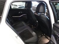 begagnad BMW 320 d xDrive Touring M-Sport Aut HARMAN KARDON V-hjul 2020, Kombi