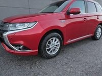 Begagnad Mitsubishi Outlander 203 HK (149 kW) 2017 Röd SUV