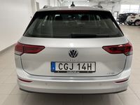 begagnad VW Golf VIII Sportscombi Life 1.5 eTSI 130Hk Drag & Värmare