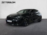 Begagnad BMW M135 Shadowline 306 HK (225 kW) 2022 Svart Halvkombi