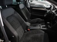 begagnad VW Passat Sportscombi 2.0 TDI R-Line 4Motion DSG 190HK