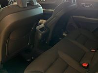 begagnad Volvo XC60 B4 Momentum Adv AWD VOC-Drag,Vhjul,M&V