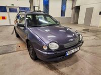 Begagnad Toyota Corolla 107 HK (78 kW) 1999 Lila Kombi