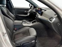 Begagnad BMW 330 M Sport 184 HK (135 kW) 2023 Vit Kombi
