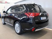 Begagnad Mitsubishi Outlander P-HEV Comfort Edition 203 HK (149 kW) 2016 Svart SUV
