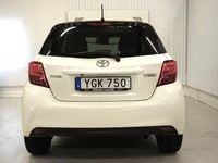Begagnad Toyota Yaris Active 99 HK (72 kW) 2016 Vit Halvkombi