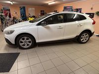 Begagnad Volvo V40 Momentum 114 HK (83 kW) 2014 Vit Halvkombi